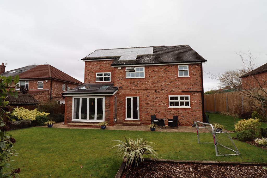 4 Bedroom Detached for Sale in Altrincham, WA15 7PS