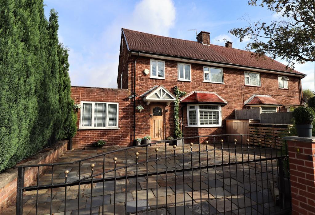 4 Bed Semi-Detached Property for Sale in Hale Barns, WA15 8SZ
