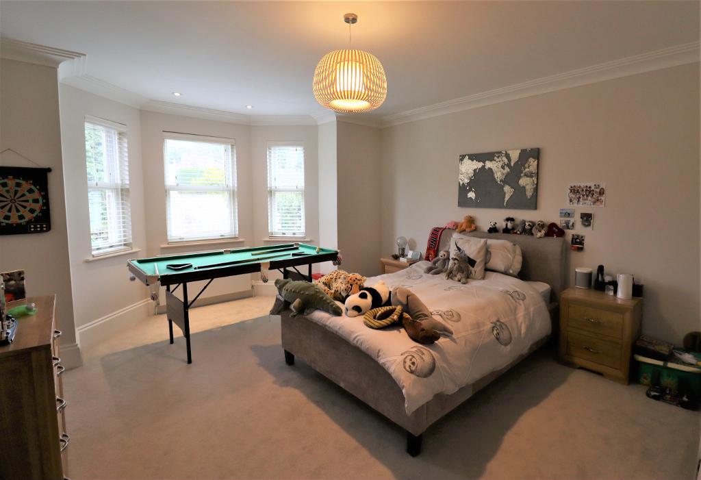 5 Bedroom Semi-Detached for Sale in Bowdon, WA14 3AT