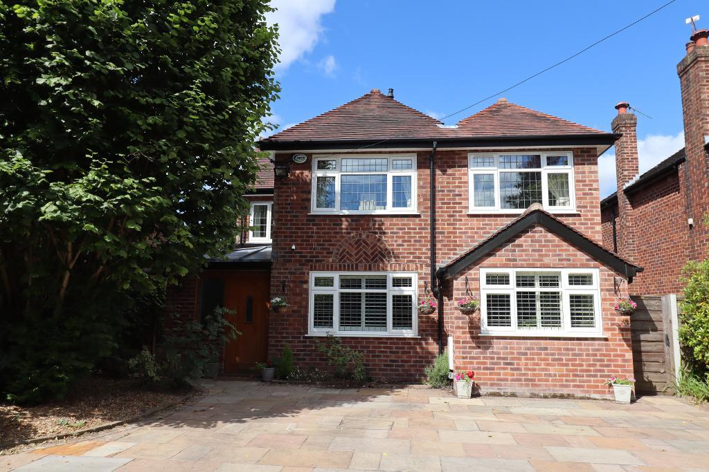 4 Bed Detached Property for Sale in Hale, WA15 8RH