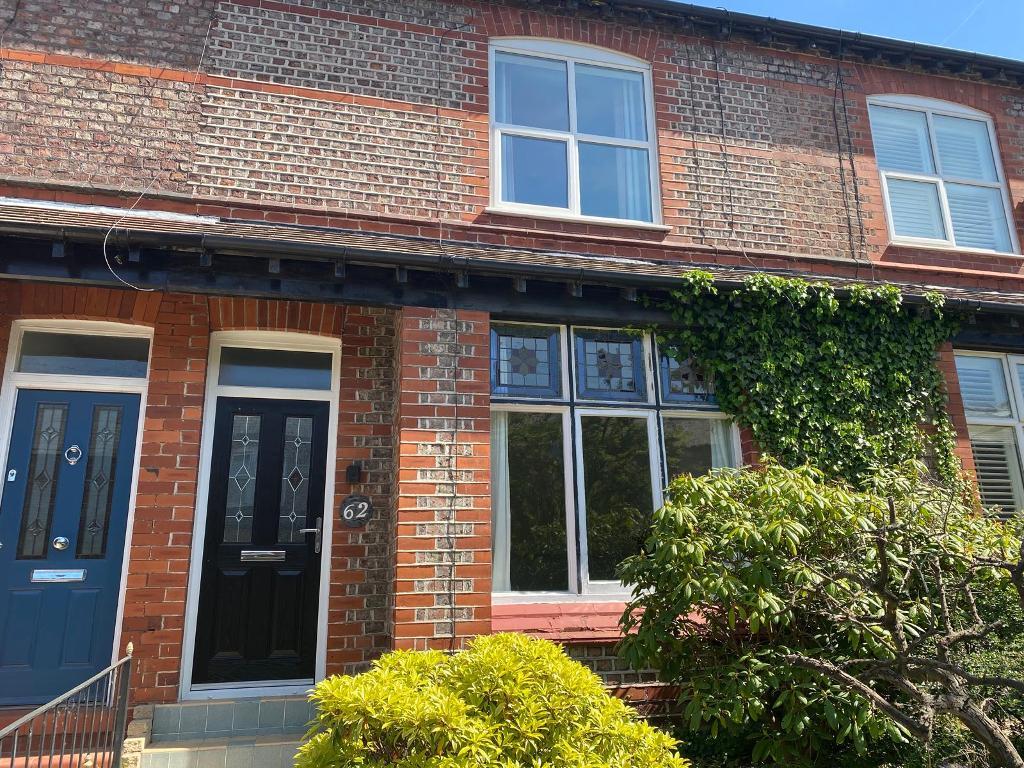 Hawthorn Road, Hale, Cheshire, WA15 9RH