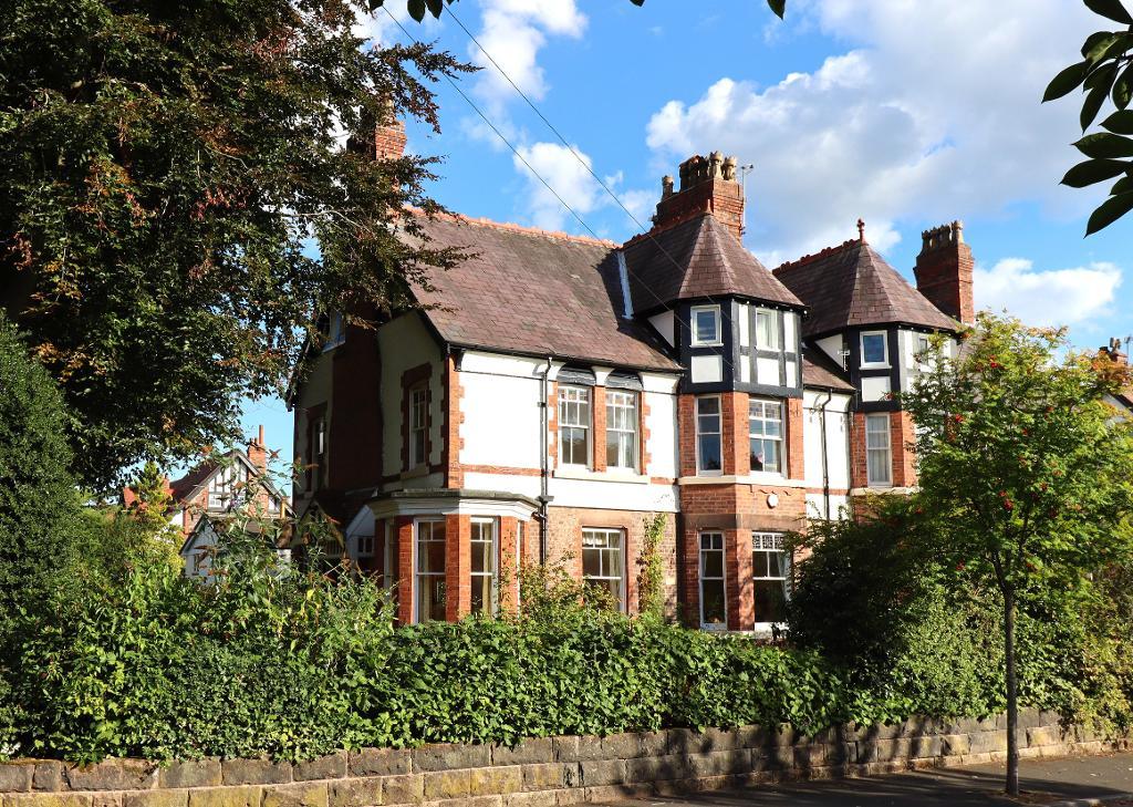 6 Bed Semi-Detached Property for Sale in Hale, WA15 9EA