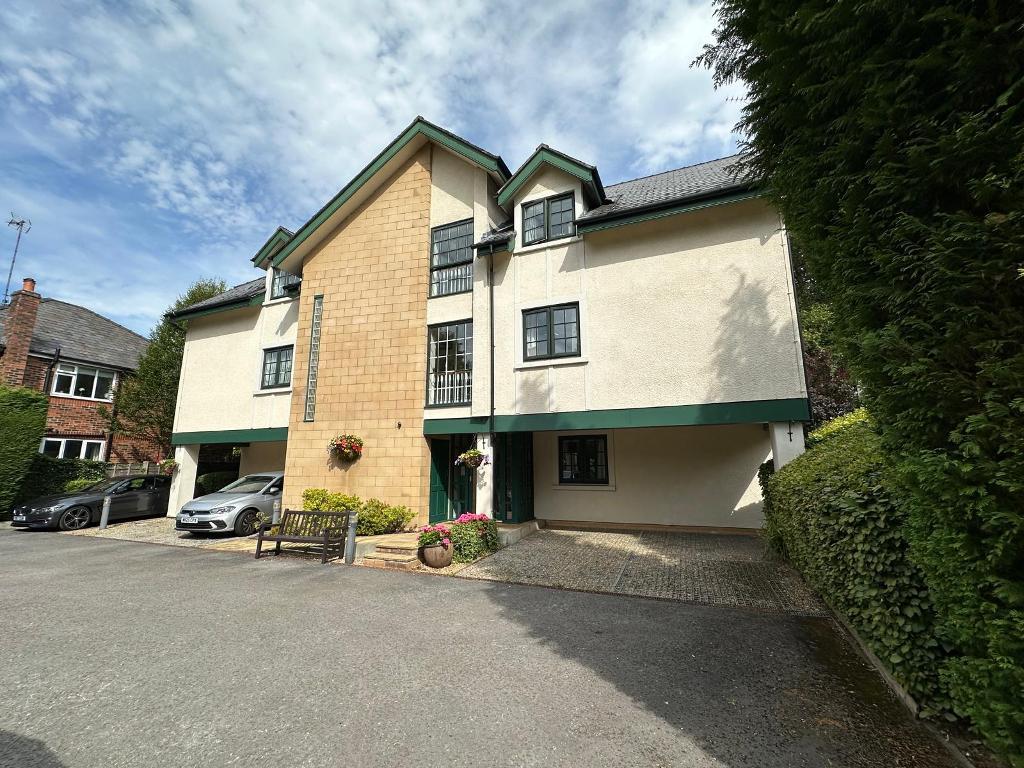 15 Heath Road, Hale, WA14 2UJ